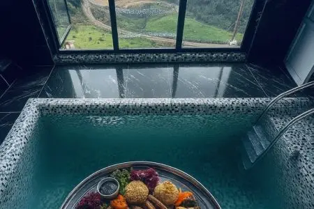 کلبه سوئیسی جکوزی دار در زیرآب - خواجکلا
