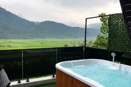 کلبه سوئیسی جکوزی دار در زیرآب - سرخکلا