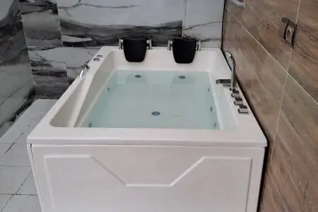 کلبه چوبی در زیراب - سنگ نیشت