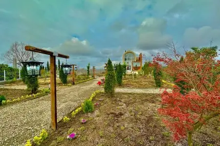 ویلا جکوزی دار با معماری مینیمال در آمل