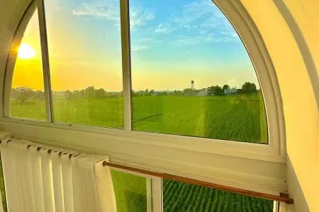 ویلا جکوزی دار با معماری مینیمال در آمل