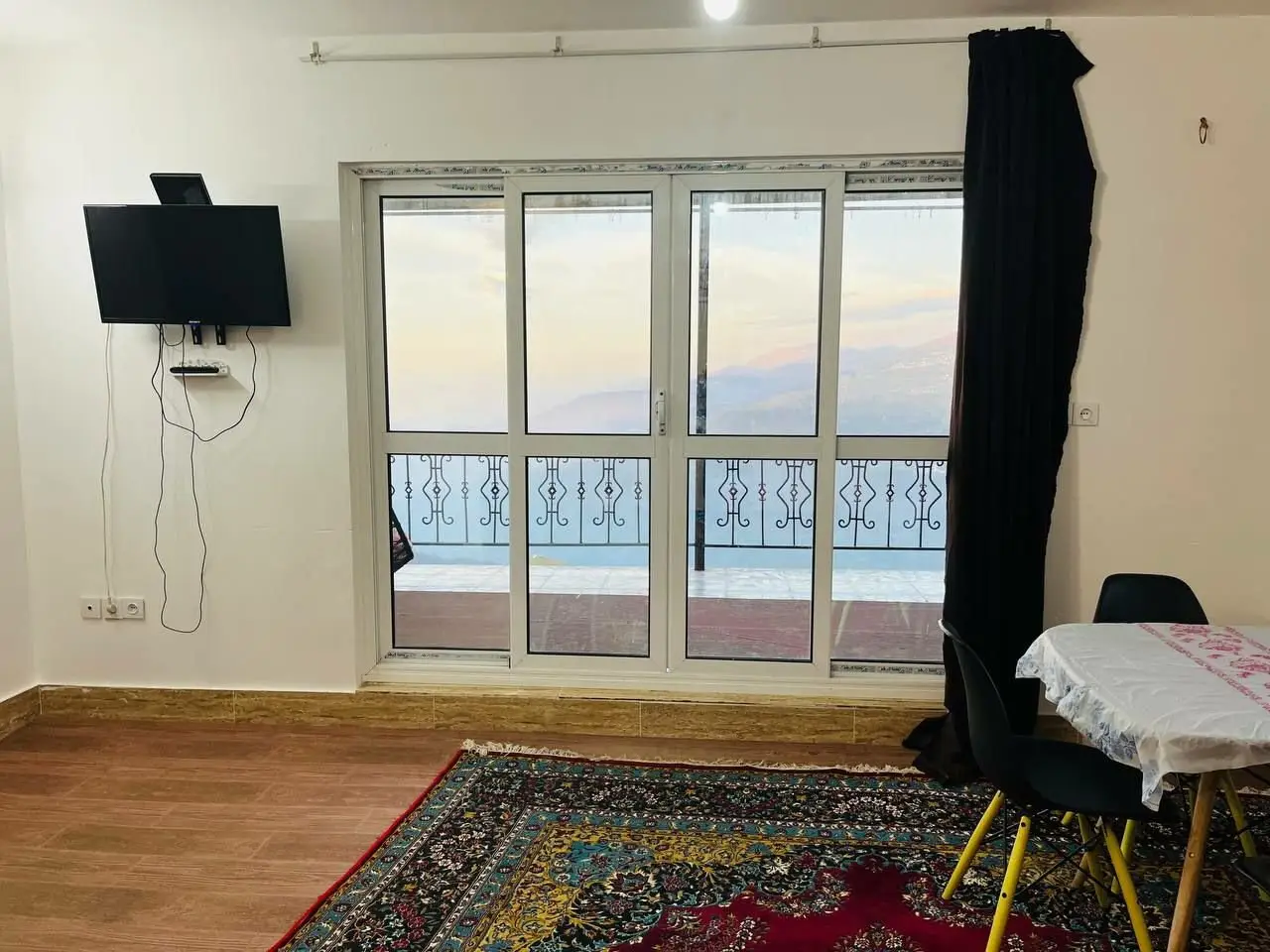 منزل مبله با ویو بی نظیر در فیلبند - زیر همکف