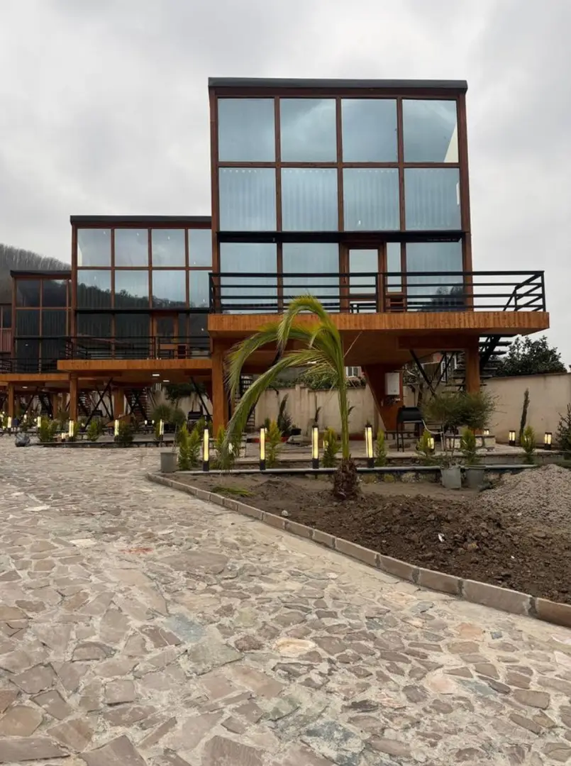 types-of-houses-کلبه دوبلکس شیشه ای و جکوزی - لفور